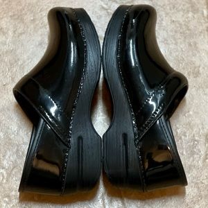 DANSKO Black Leather Professional Clogs • 35